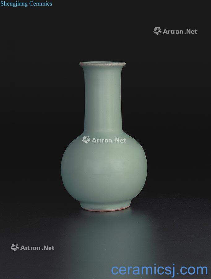 The southern song dynasty Longquan celadon powder blue glaze with weeds