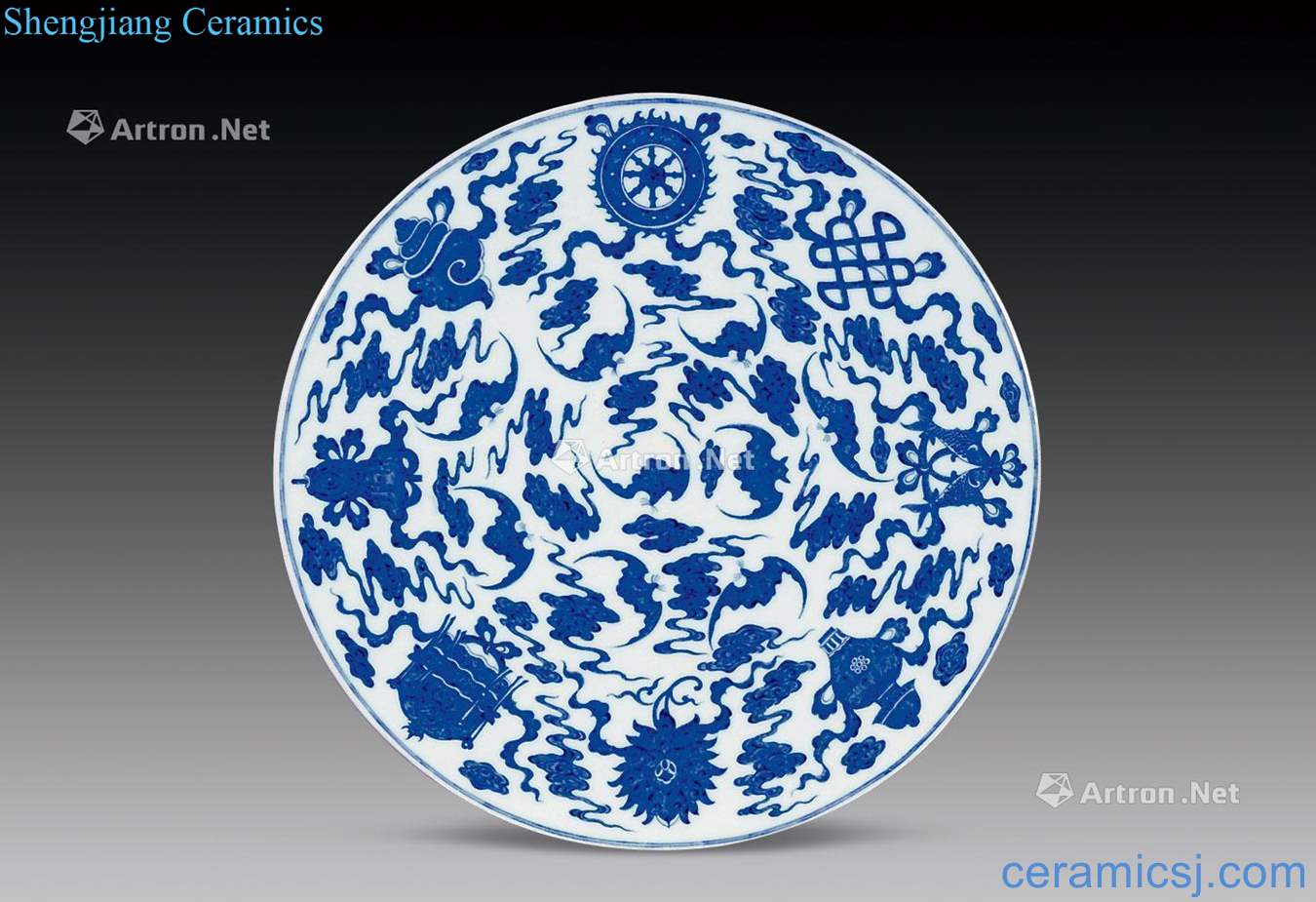 Qing qianlong Blue and white cloud bat sweet grain porcelain plate