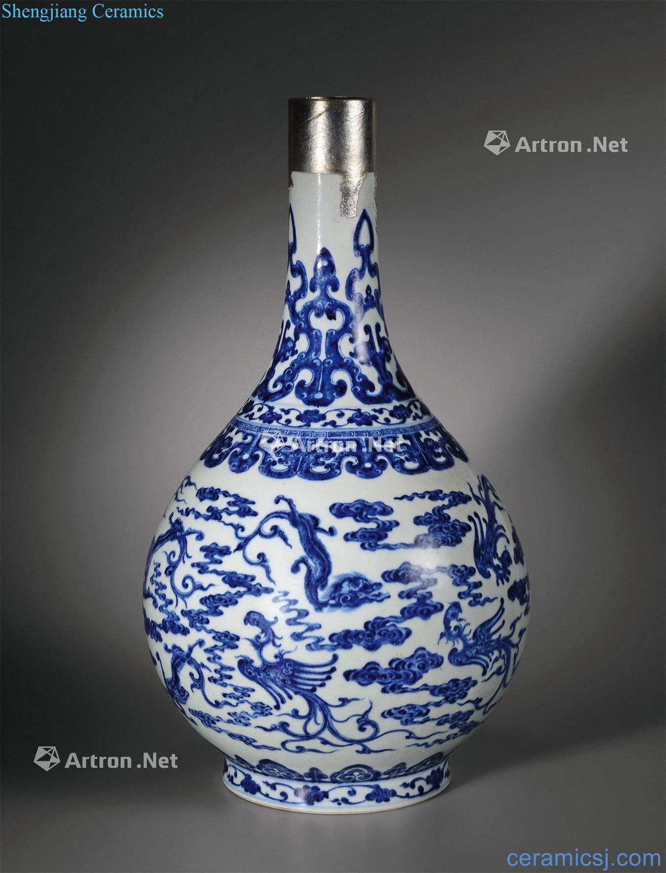 Qing yongzheng Blue and white xiangyun longfeng grain gall bladder