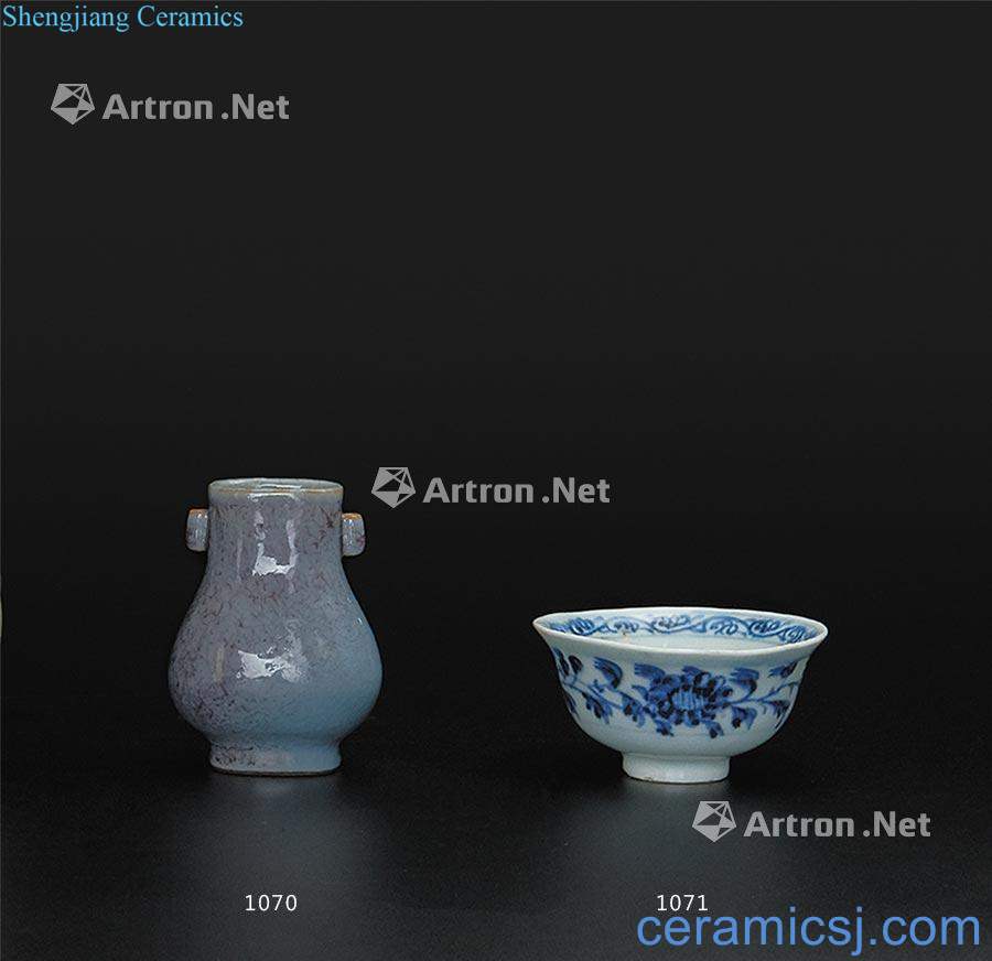 The yuan dynasty Jingdezhen kiln of blue and white chrysanthemum branches flat grain small lamp