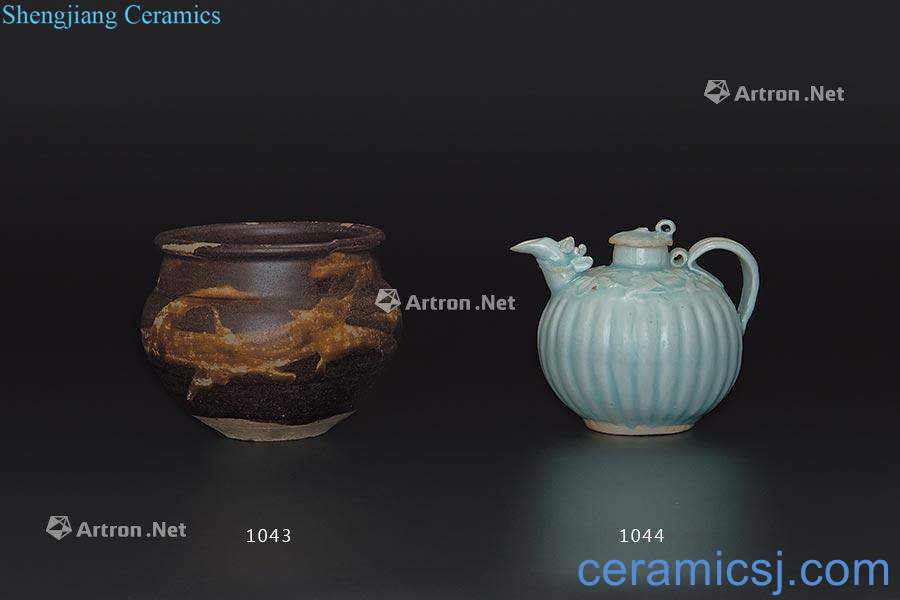 The southern song dynasty Jizhou kiln brown glaze white little cans