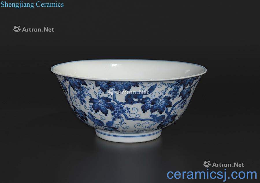Kangxi imperial chenghua blue-and-white squirrel bowl of grape