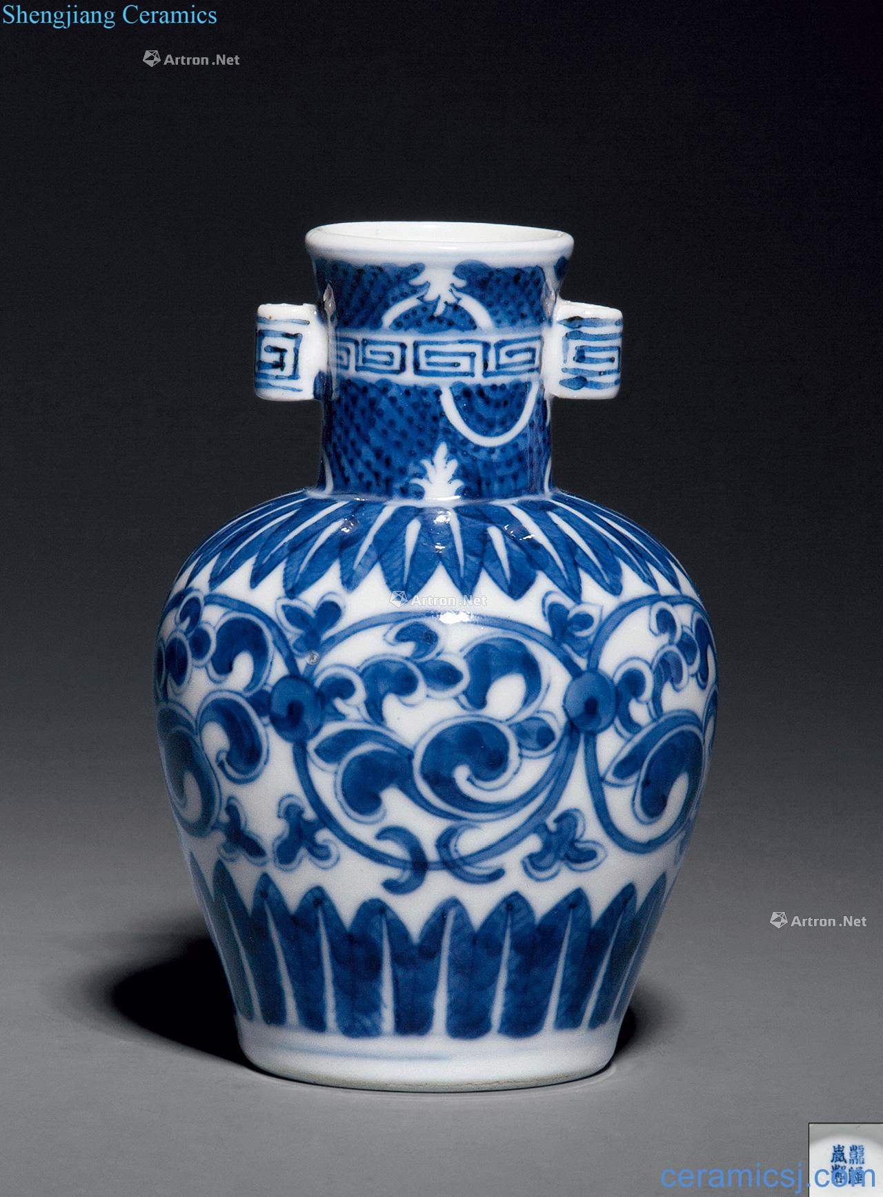 Qing qianlong Blue and white pattern penetration ears around branches