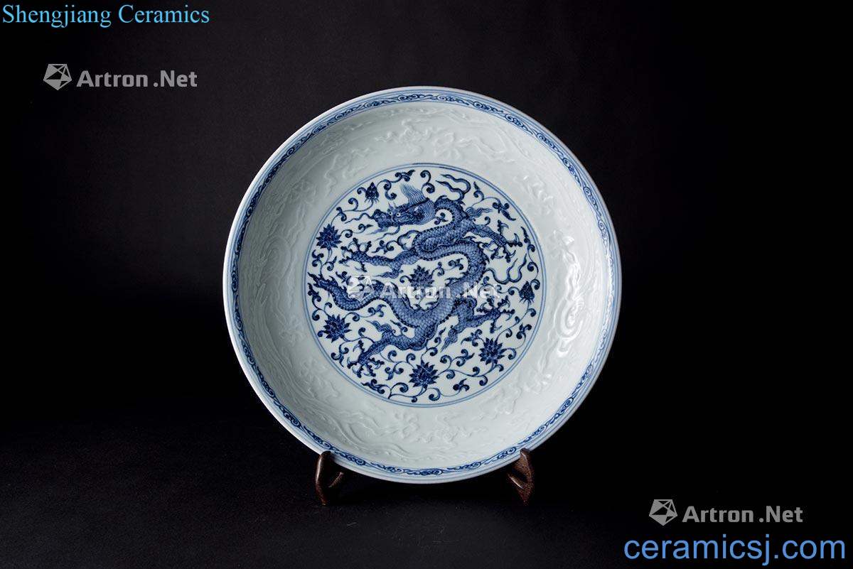Ming Blue and white dragon xuan plate