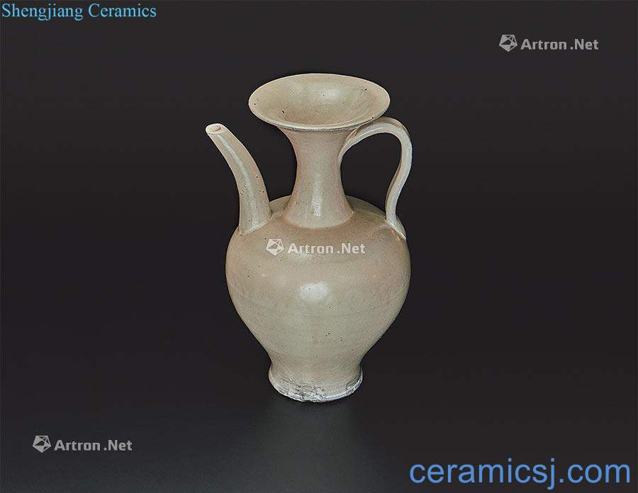 The five dynasties/northern song dynasty White glazed ewer