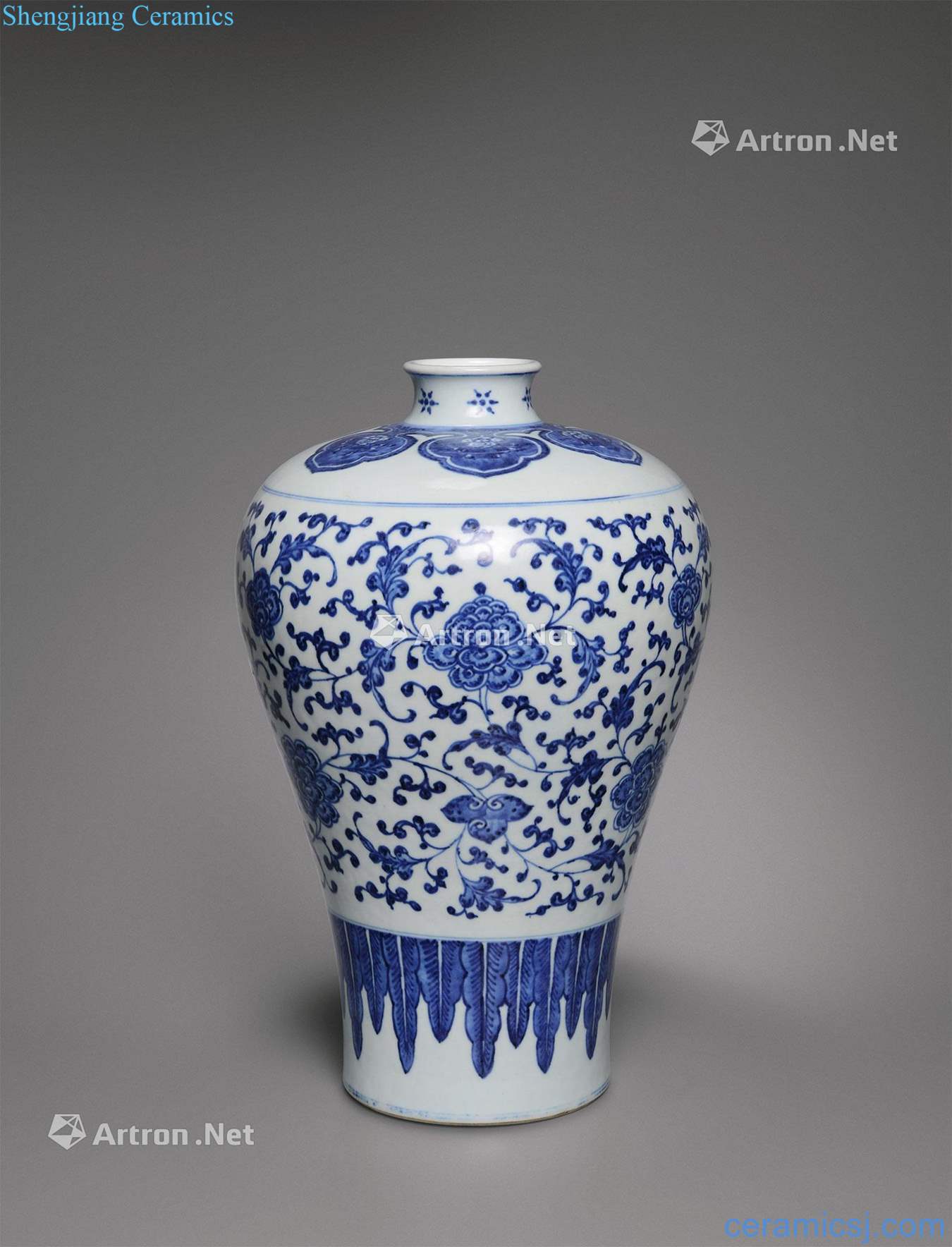 Qing yongzheng/qianlong Blue and white lotus flower grain mei bottle