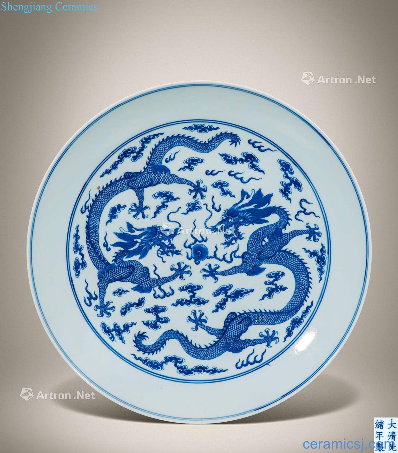 Qing guangxu Blue and white dragon playing pearl grain market