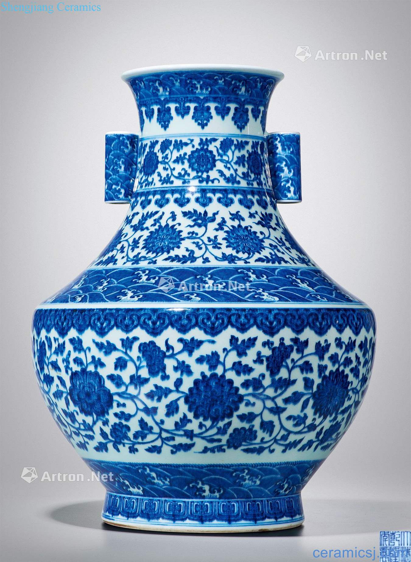 Qing qianlong Blue and white flower waves around branches grain to fold the shoulder penetration ears