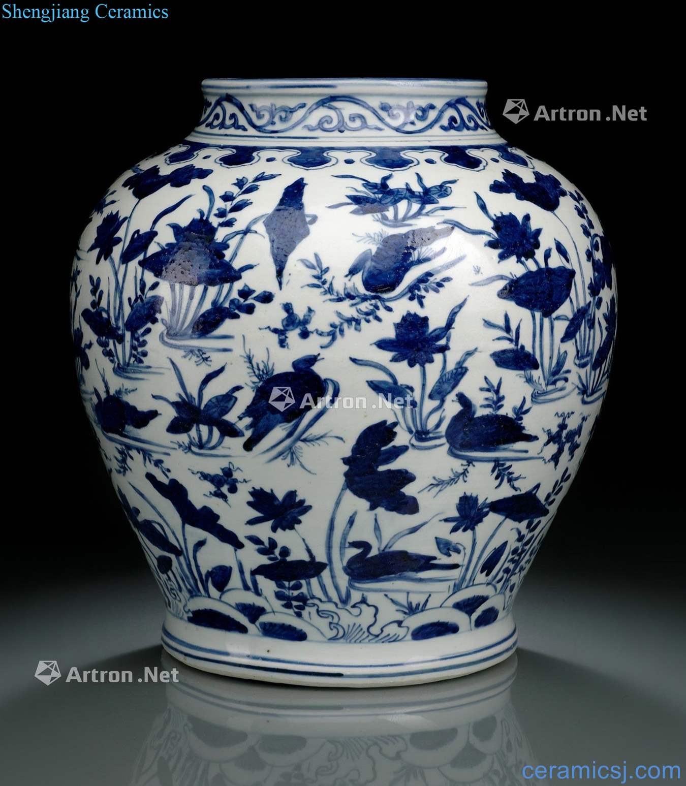 Ming jiajing/16 century under glaze blue pool full of charming figure