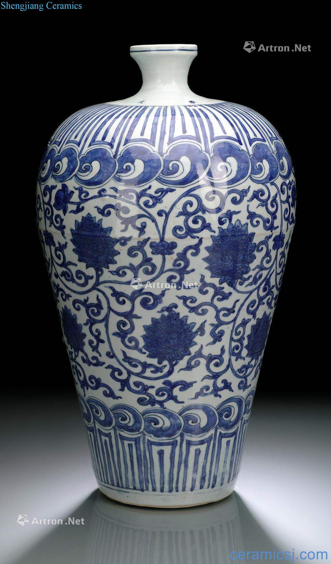 Ming wanli Court under glaze blue roll of lotus flower grain mei bottle