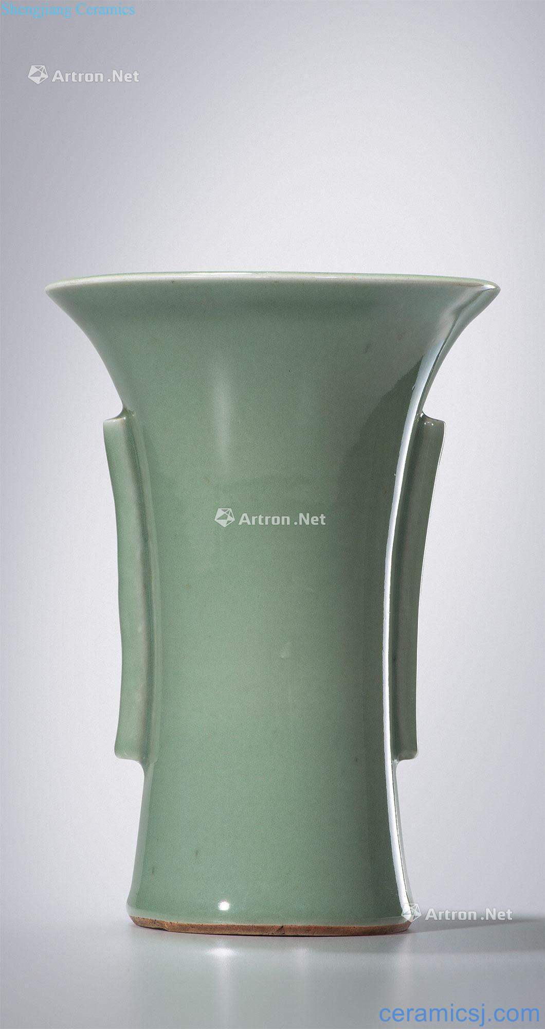 Ming Longquan celadon green glaze vase with flowers