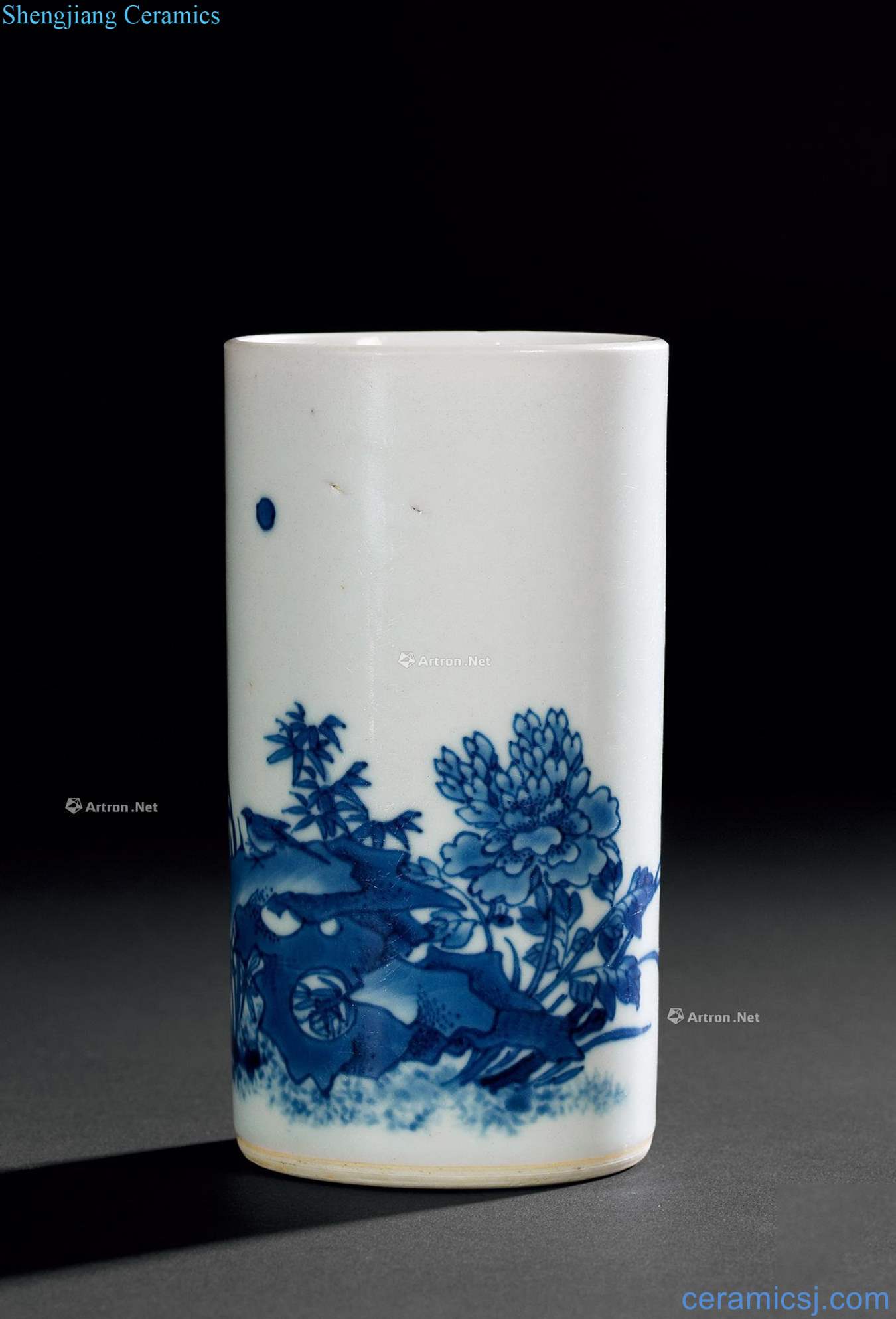 The late Ming dynasty Blue and white flowers and birds figure pen container