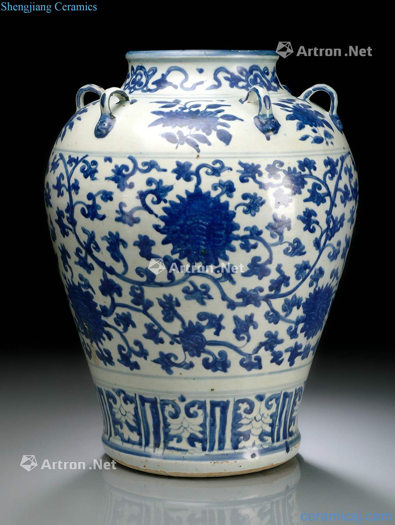 Ming wanli Under glaze blue and white lotus flower grain bottle