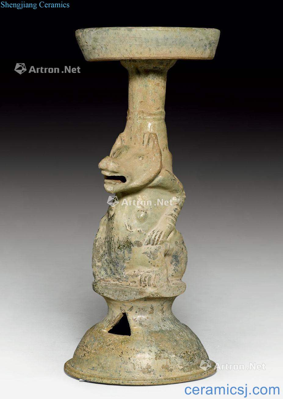 Eastern Han dynasty A GREEN - GLAZED POTTERY BEAR the LAMPSTAND.