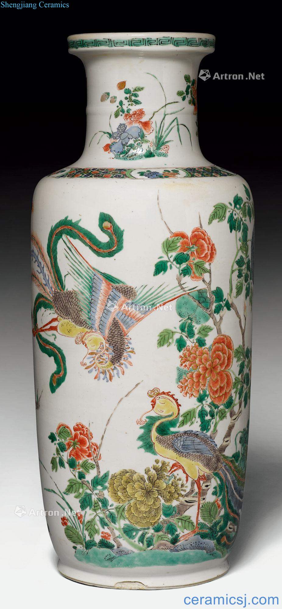 Kangxi period A FAMILLE VERTE ROULEAU VASE DECORATED WITH A PAIR OF PHOENIXES.