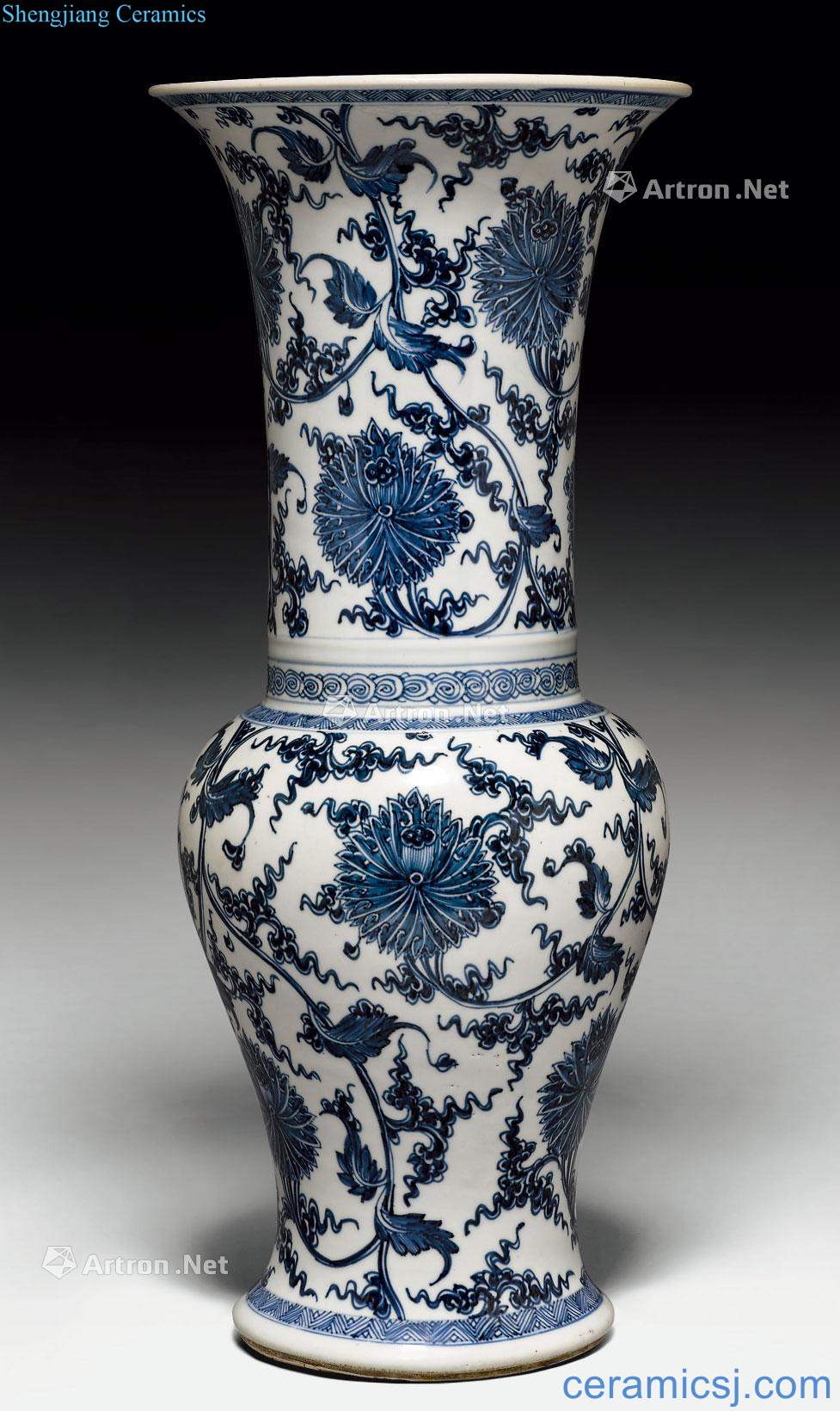 Kangxi period A BLUE AND WHITE "PHOENIX TAIL" - VASE WITH LOTUS DECORATION.
