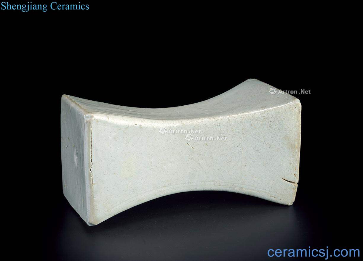 The song dynasty Left kiln carved porcelain pillow