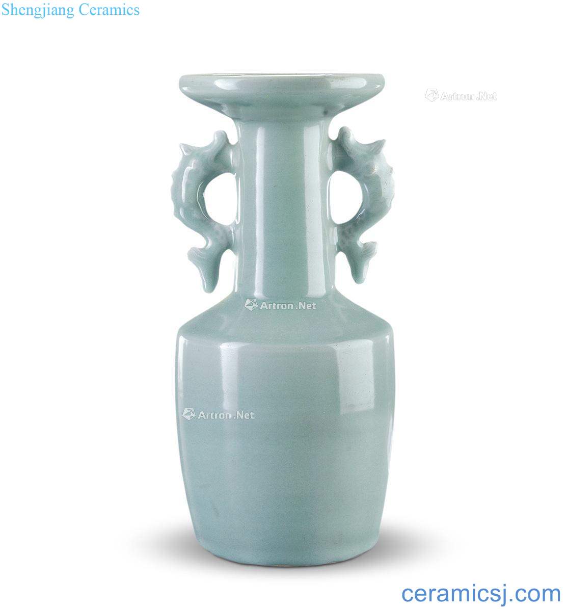The song dynasty longquan celadon bottle