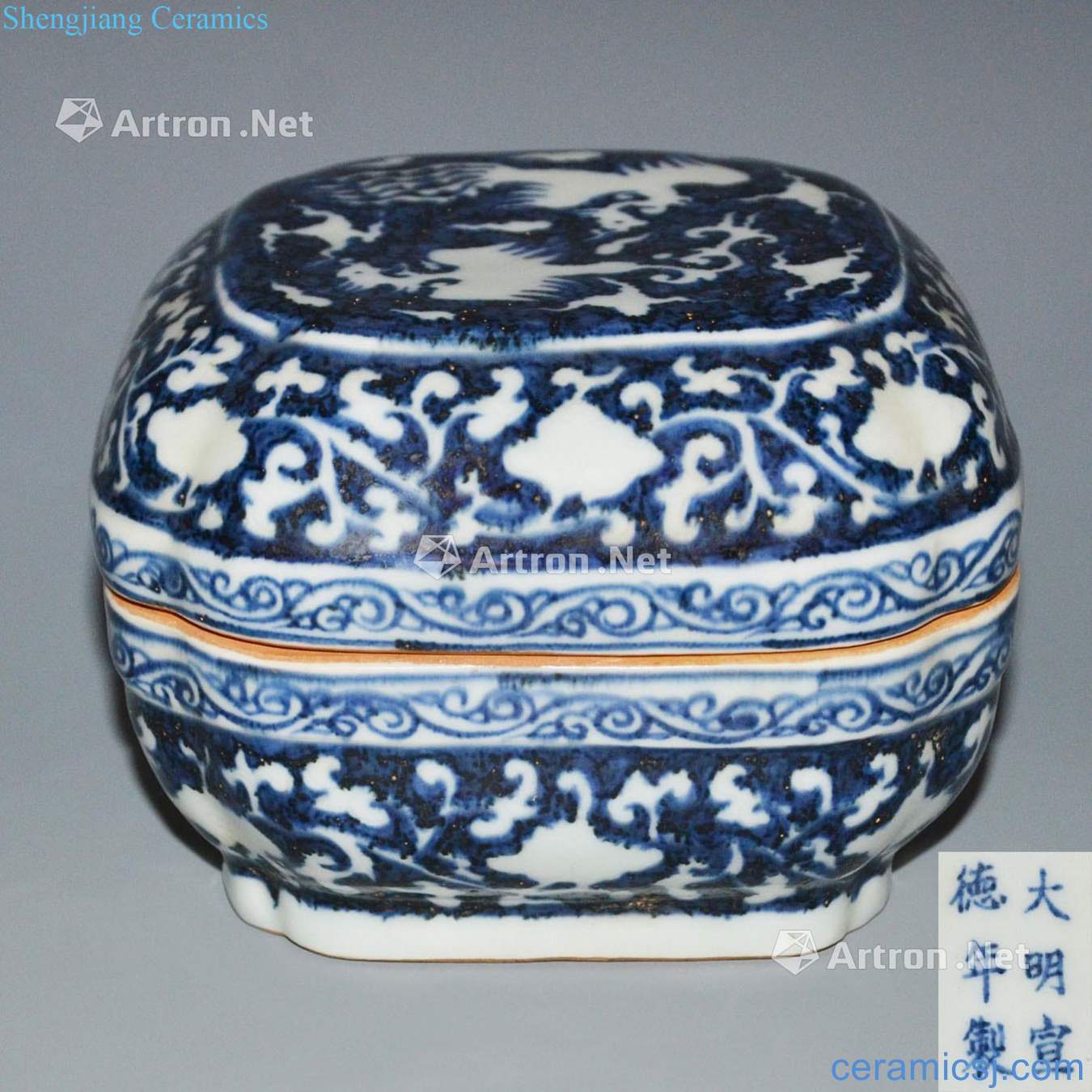 Ming xuande blue and white and dark moment double phoenix branch ruyi pattern cover box