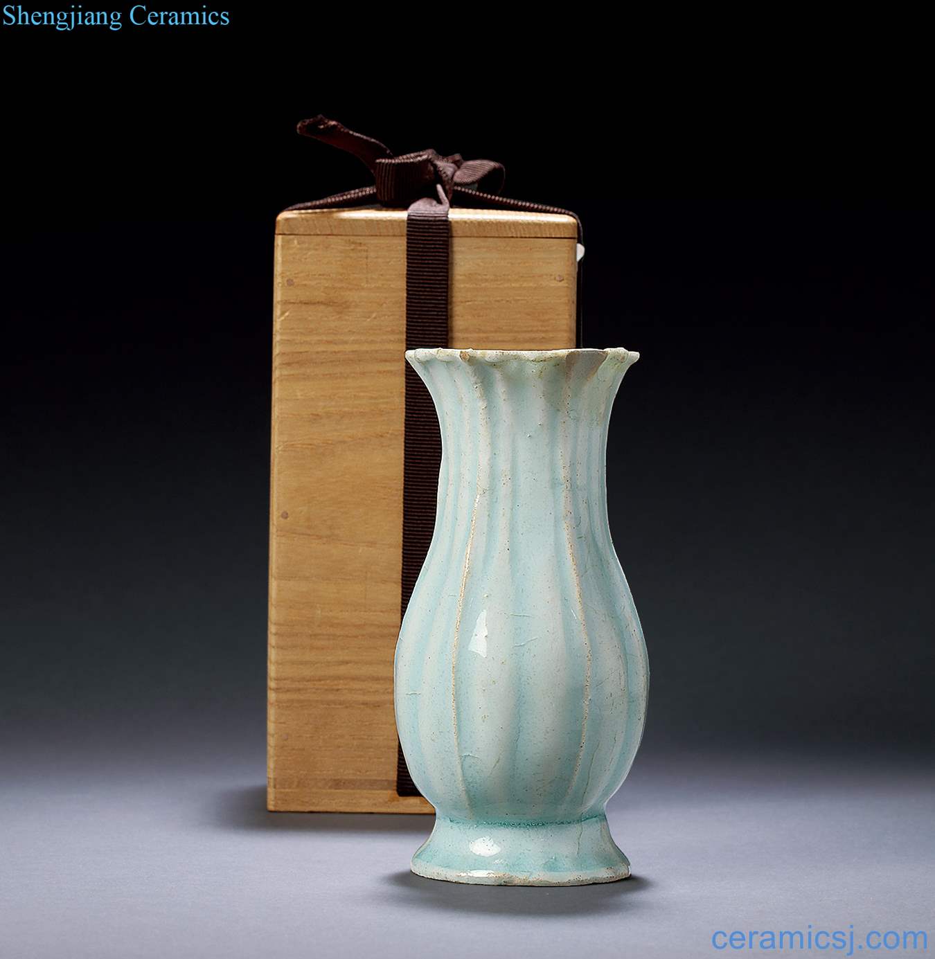 yuan Green craft flower receptacle