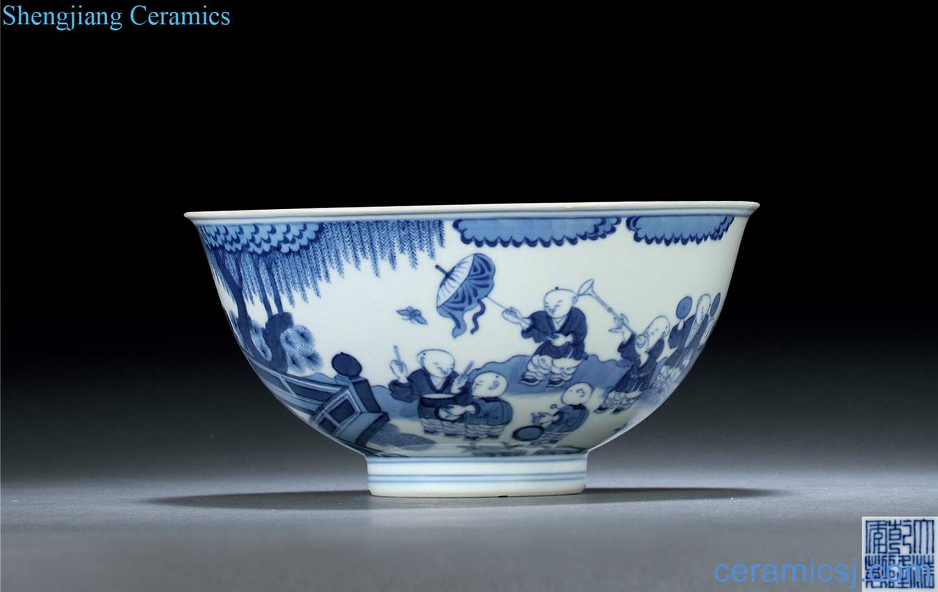 Qing qianlong imitation jintong figure bowl of blue and white baby play
