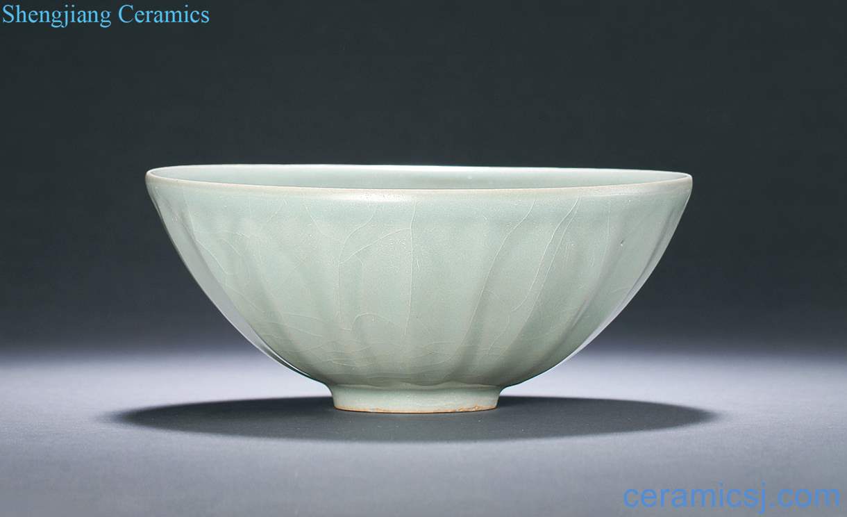 yuan Longquan celadon lotus-shaped bowl