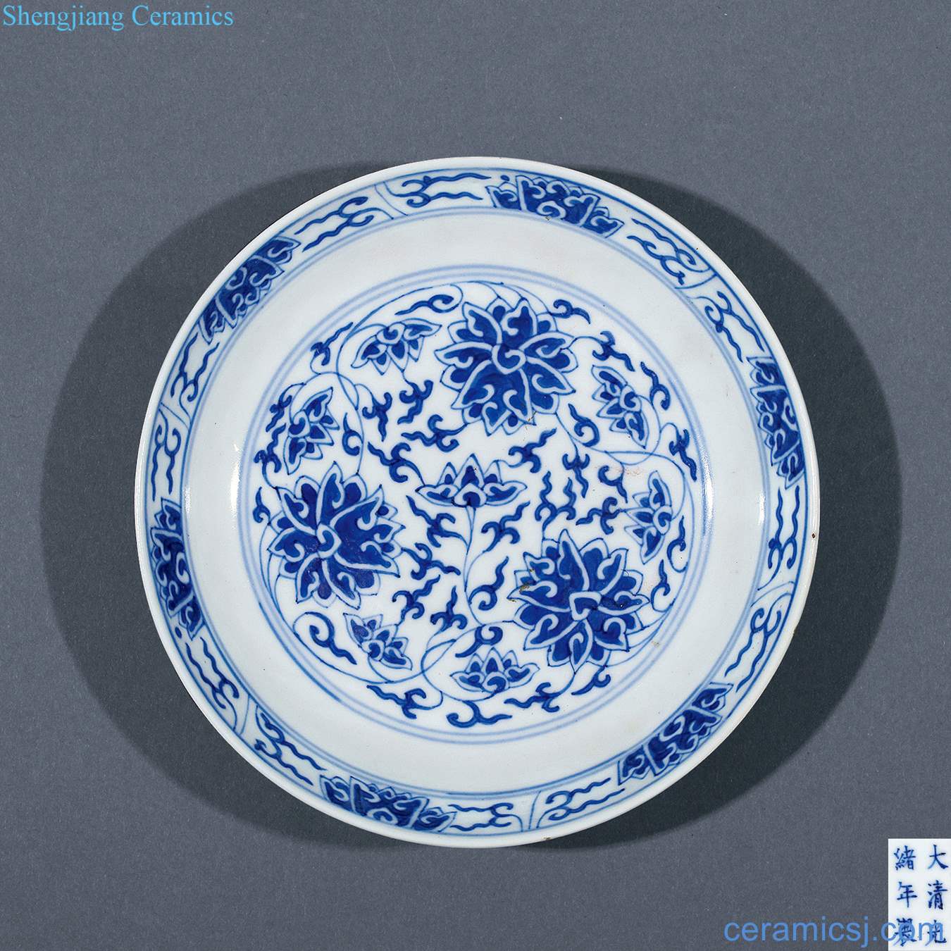 Qing guangxu Blue and white lotus flower disc