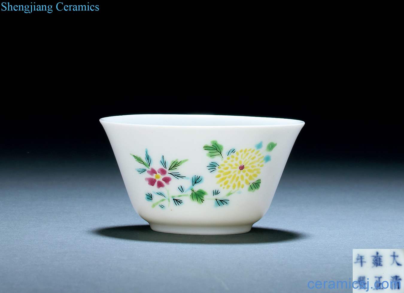 Qing yongzheng pastel flower bone grain horseshoe cup