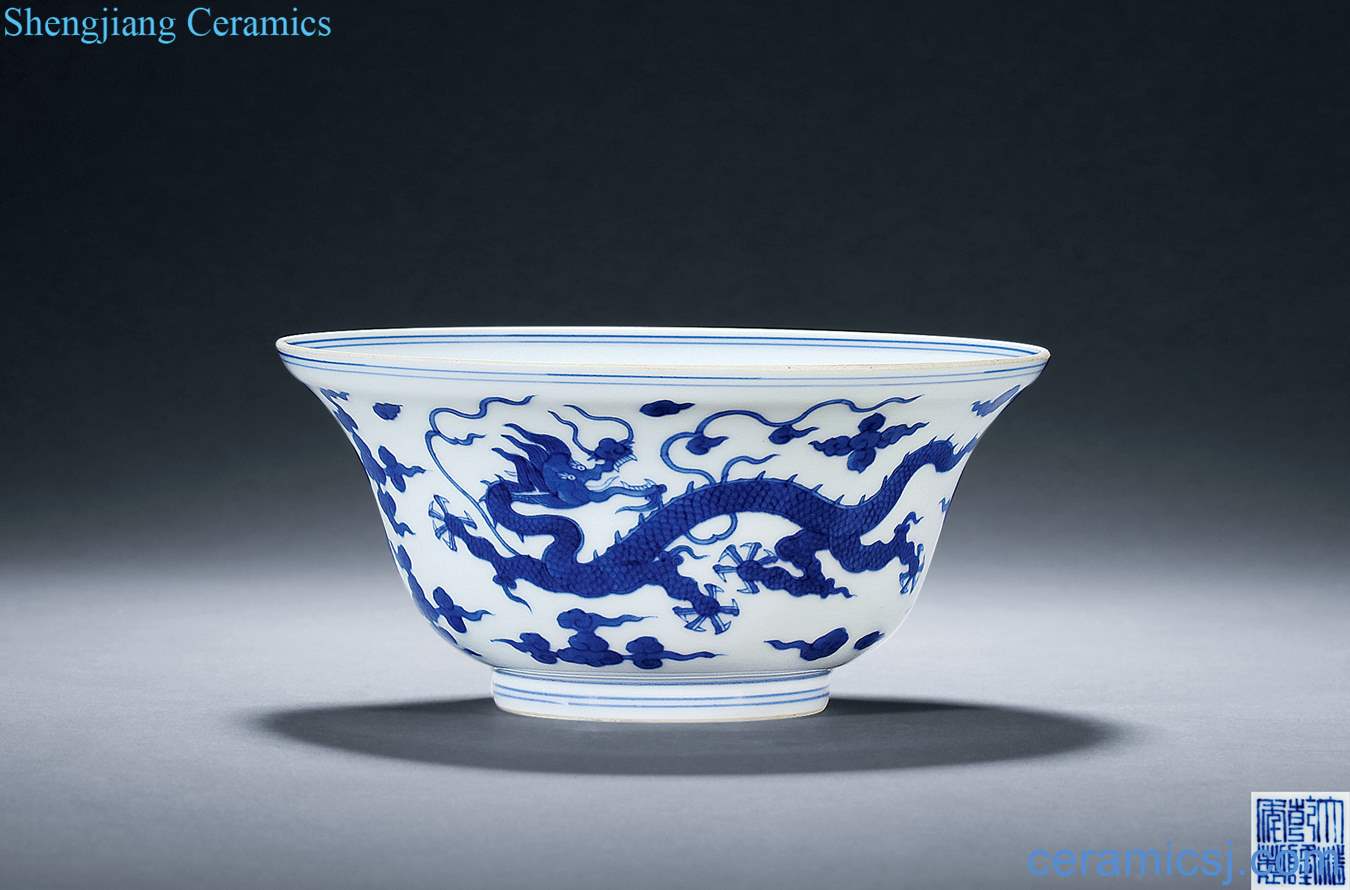 Qing qianlong Blue and white dragon bowl