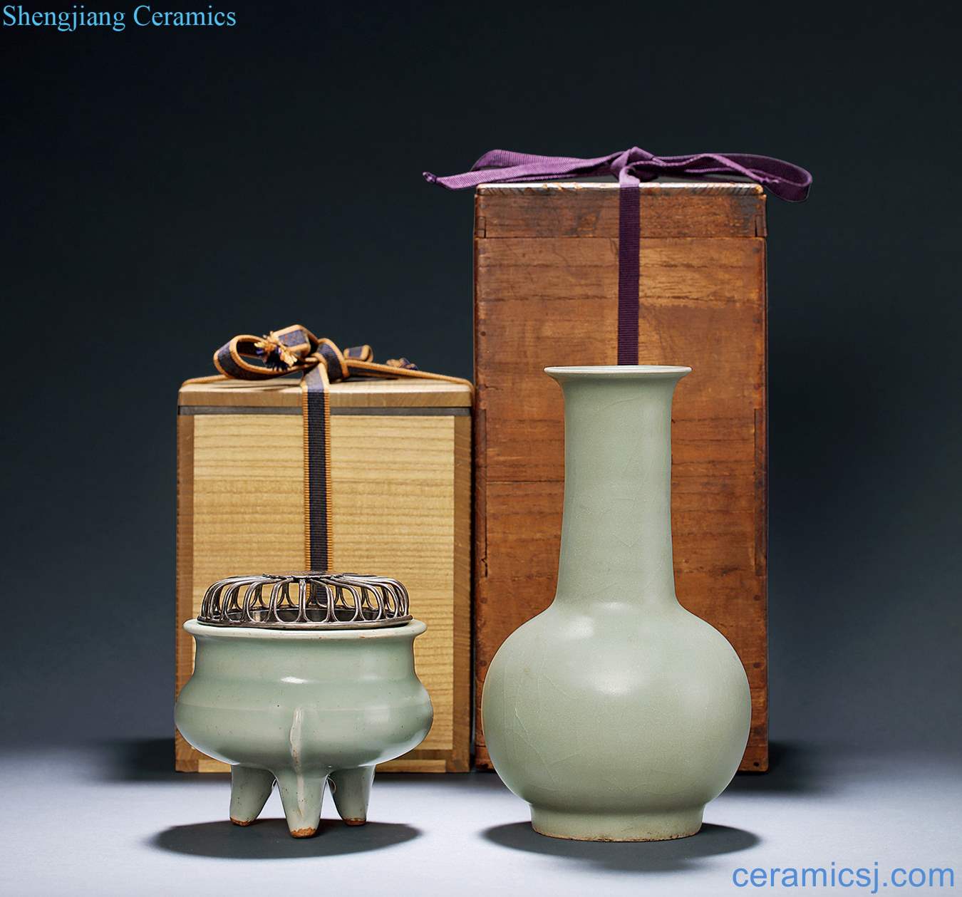 Ming dynasty longquan celadon by furnace flask (2)