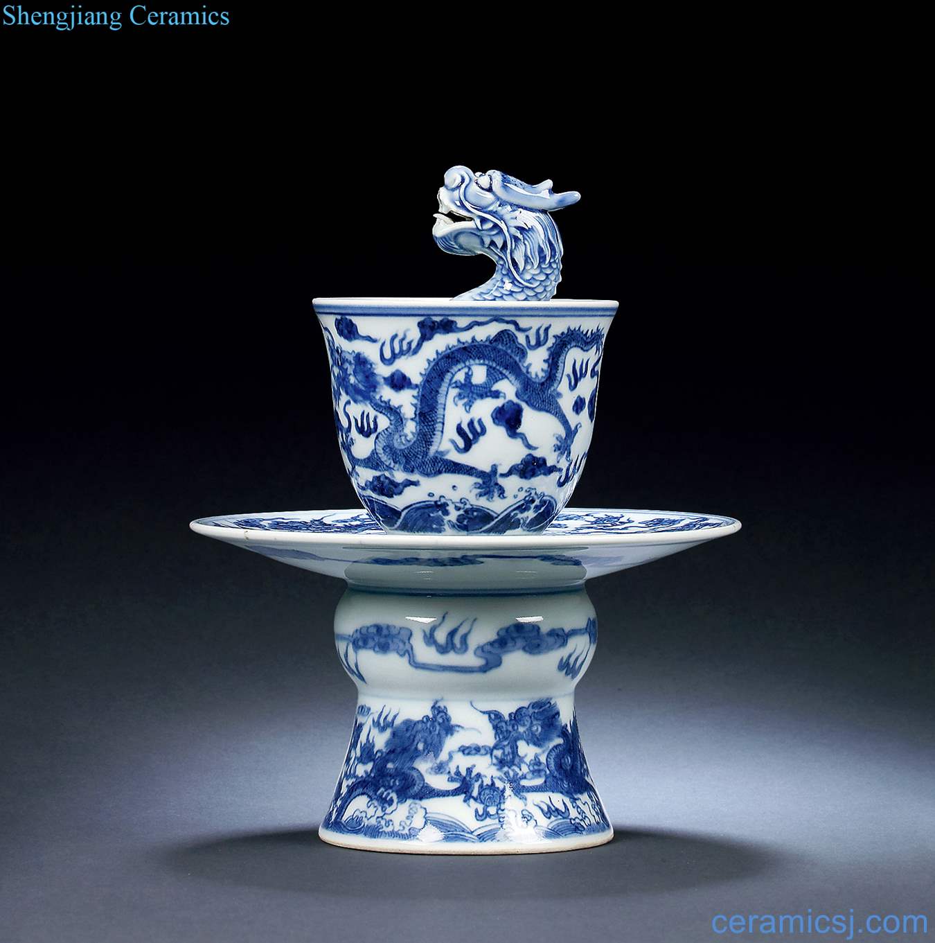 Qing guangxu Blue and white dragon fair mug