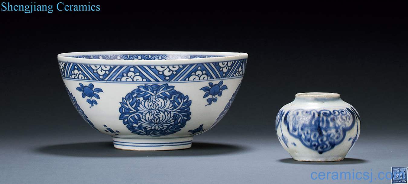 - in early Ming dynasty wanli in the Ming dynasty Blue and white shawl chrysanthemum flower small pot, bowl (two)