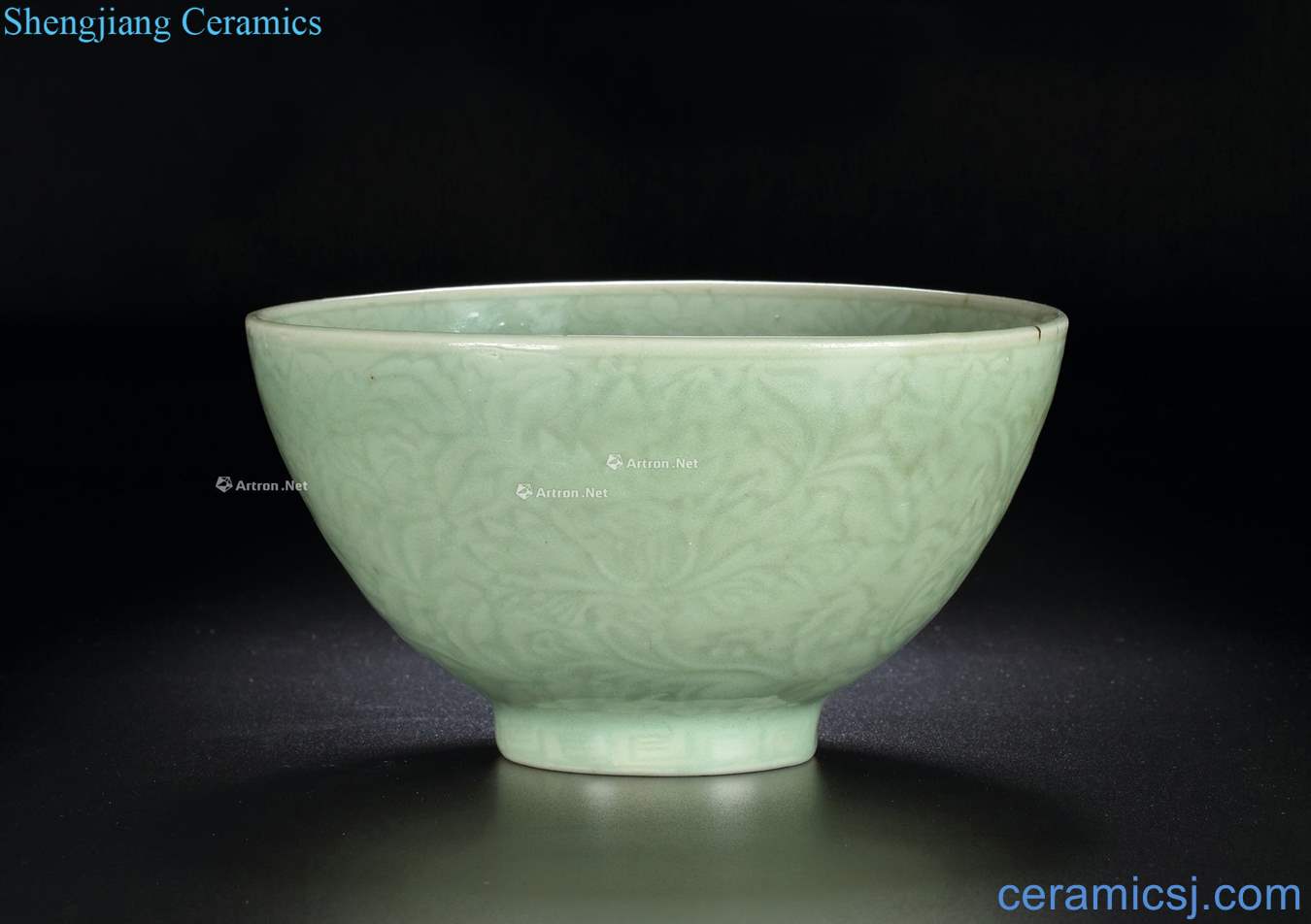 Ming yongle Longquan celadon dark carved flowers green-splashed bowls