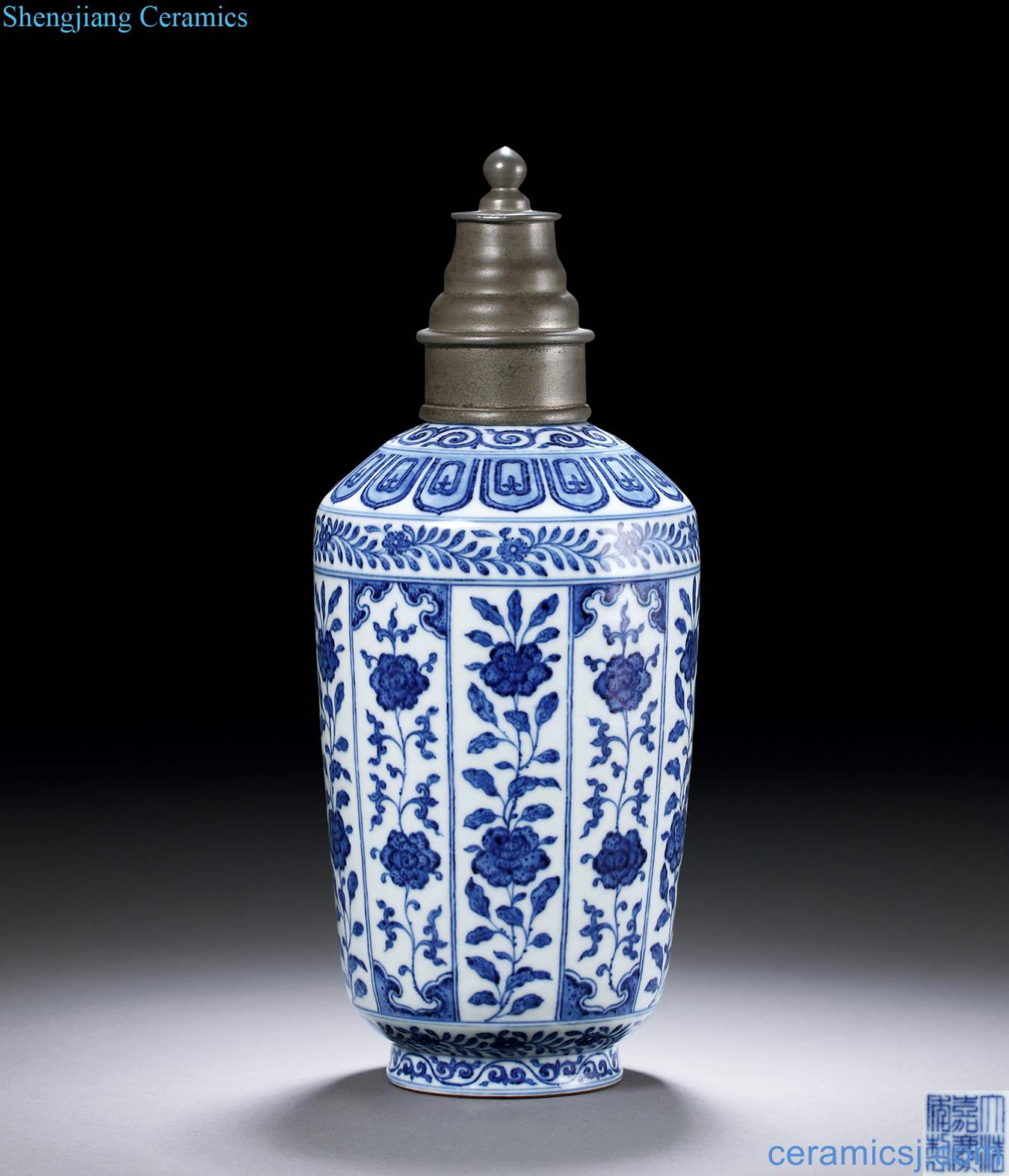 Qing jiaqing Blue and white flower paper mallet bottle