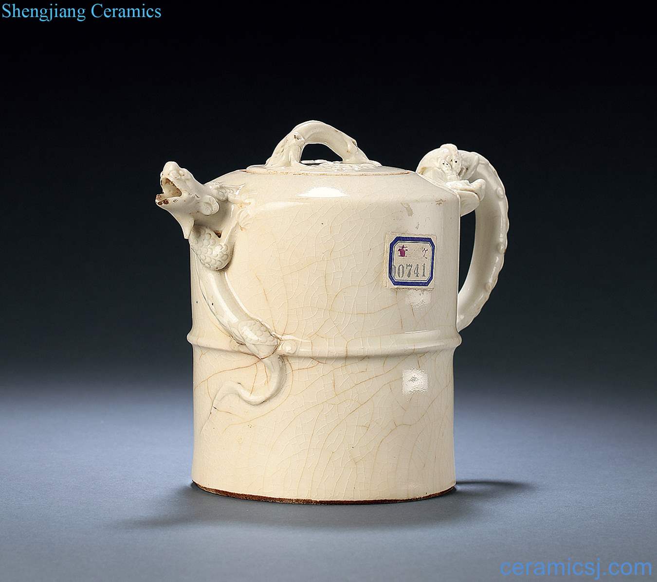 The late Ming dynasty Zhangzhou kiln dragon bamboo craft pot
