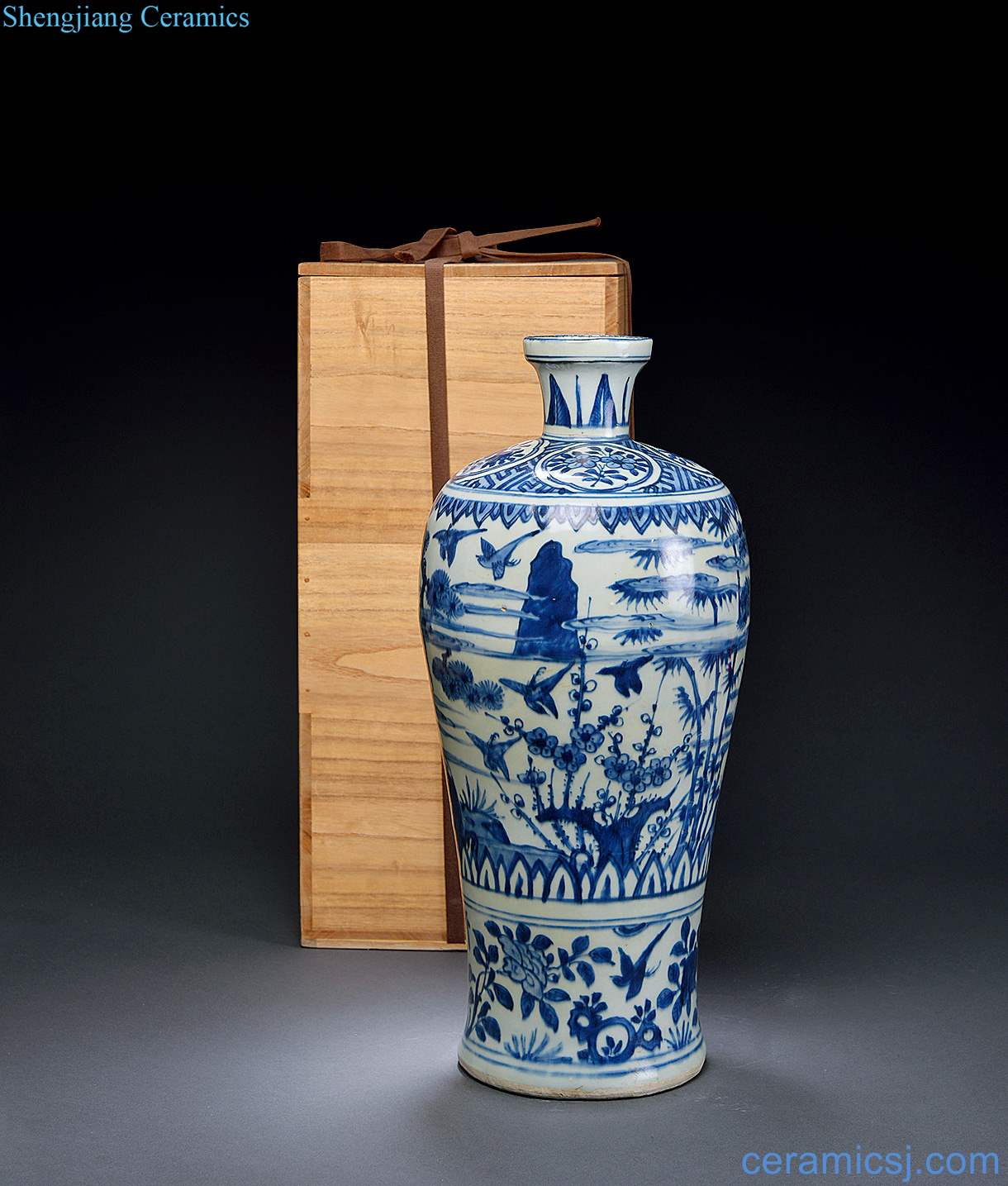 Ming wanli Blue and white flowers and birds may bottle