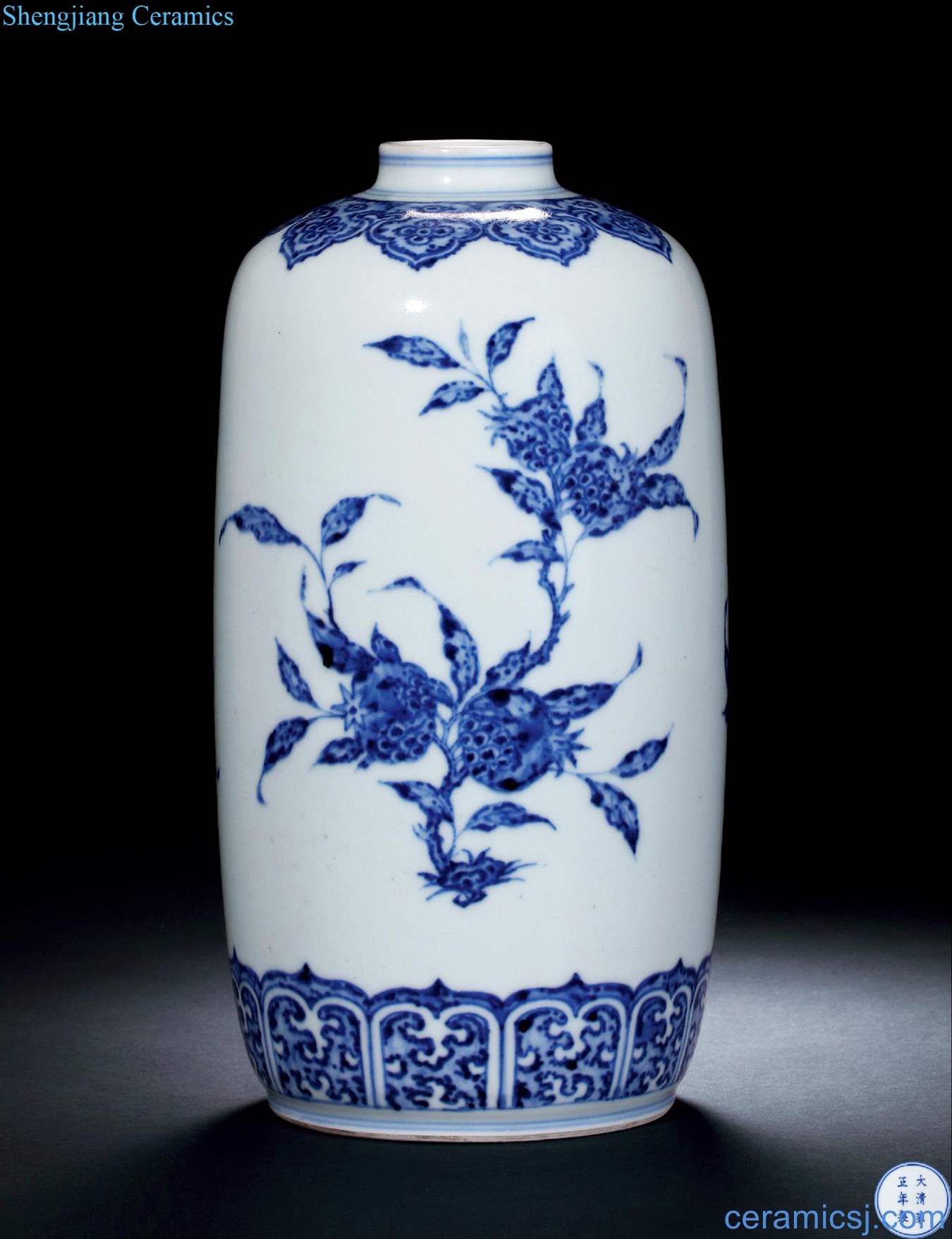 Qing yongzheng Blue and white ruffled branch sanduo tea bottle
