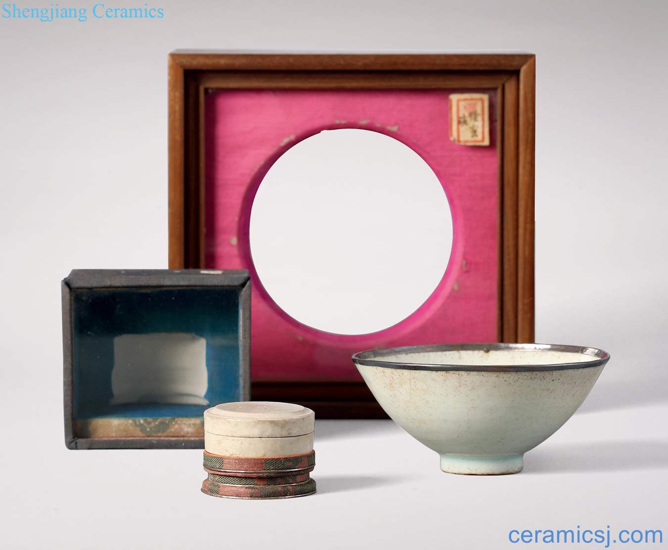 yuan Bluish white porcelain scratching bowl, white glaze powder compact (two)