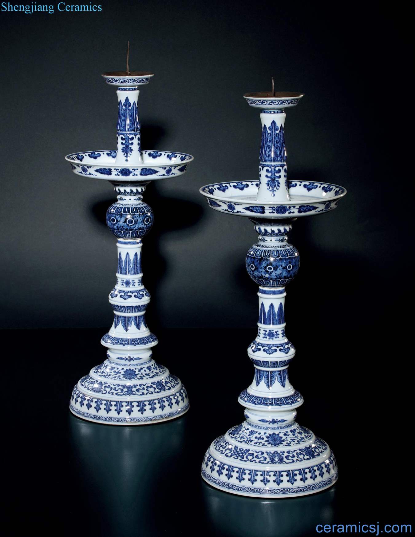 Qing qianlong Drive makes eight auspicious wind blue and white lotus flower grain candlestick (a)
