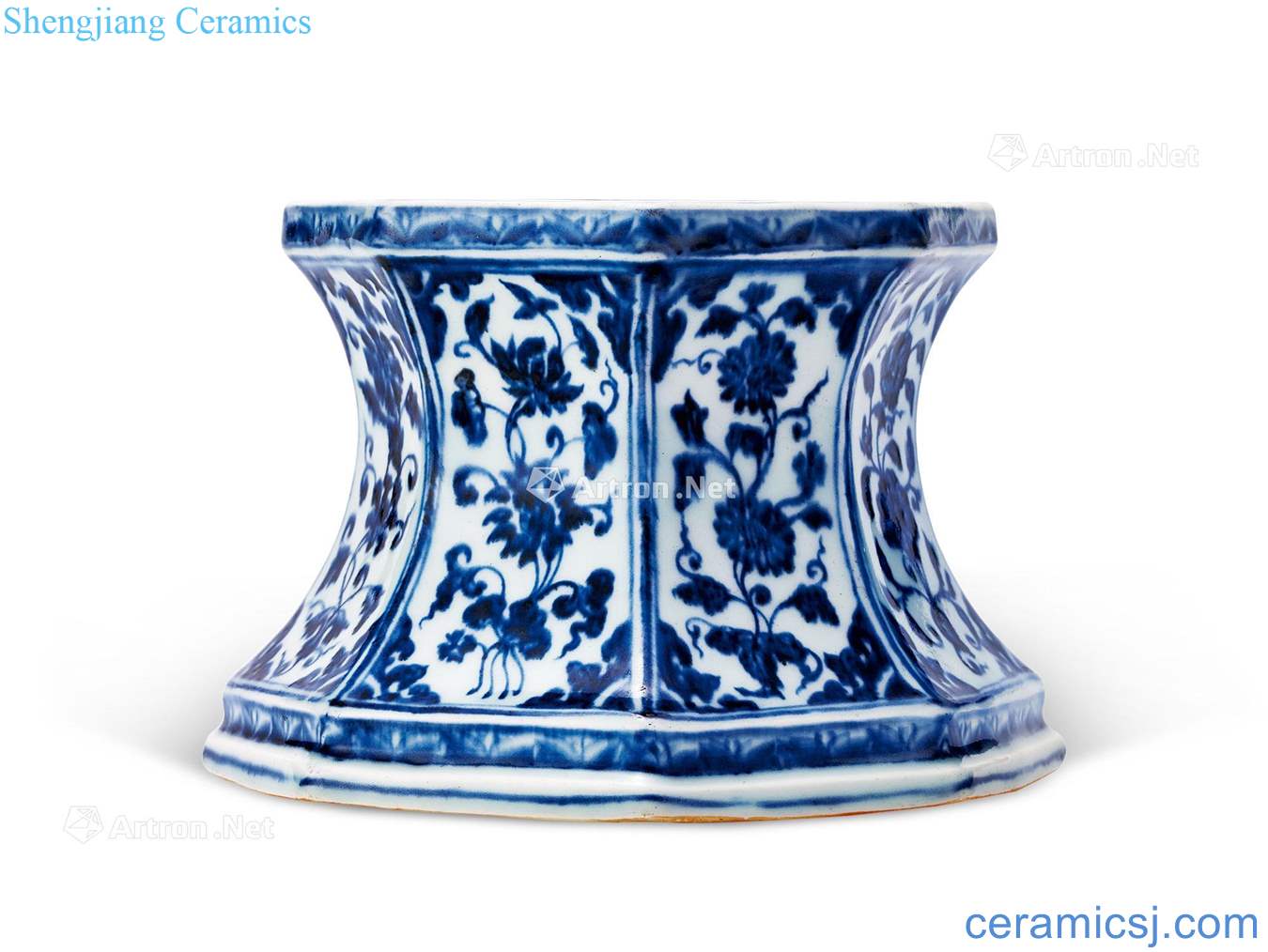 Ming xuande Blue and white flower grain sides fold branch candlestick