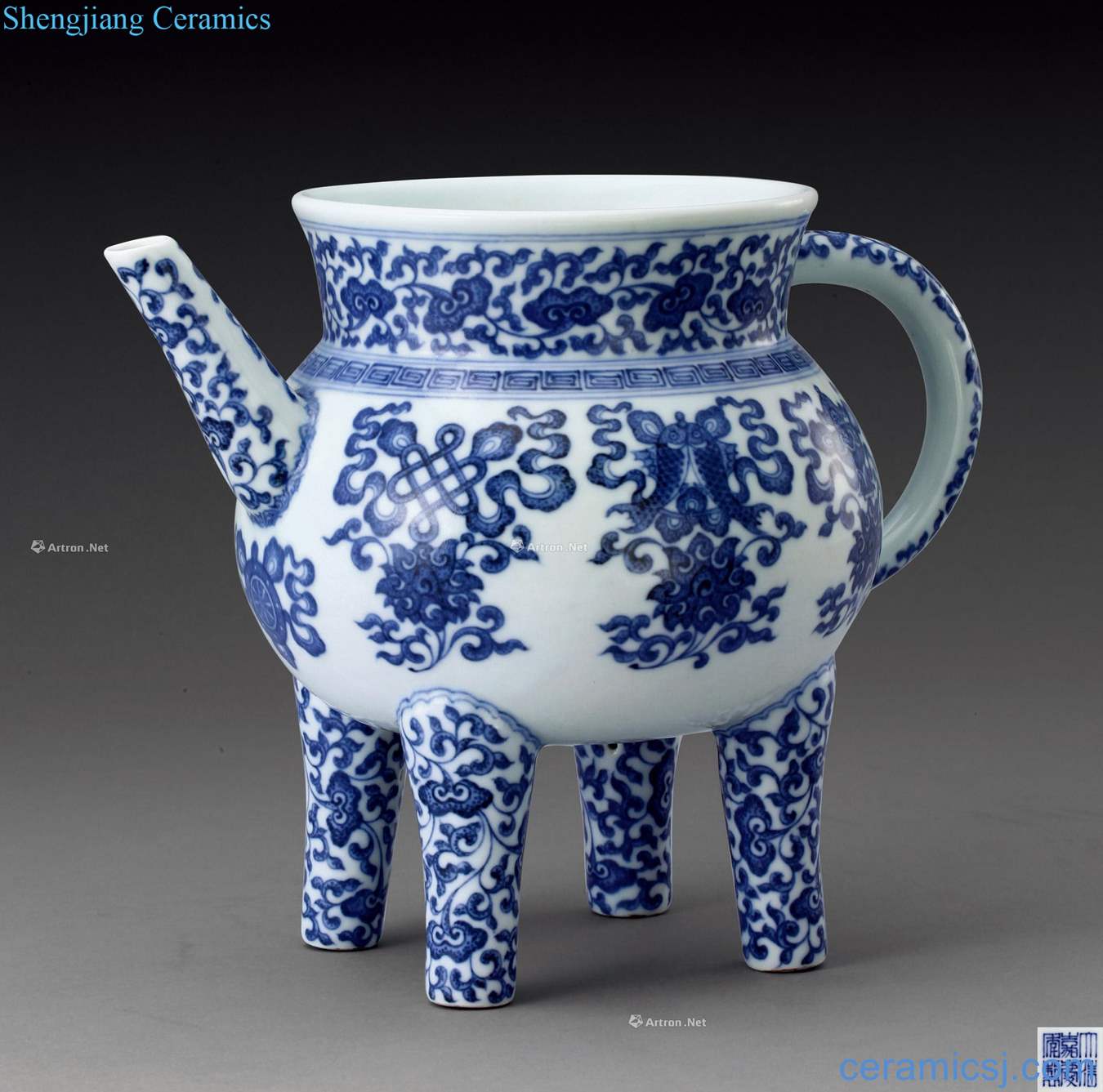 Qing jiaqing Eight auspicious He pot of blue and white flowers