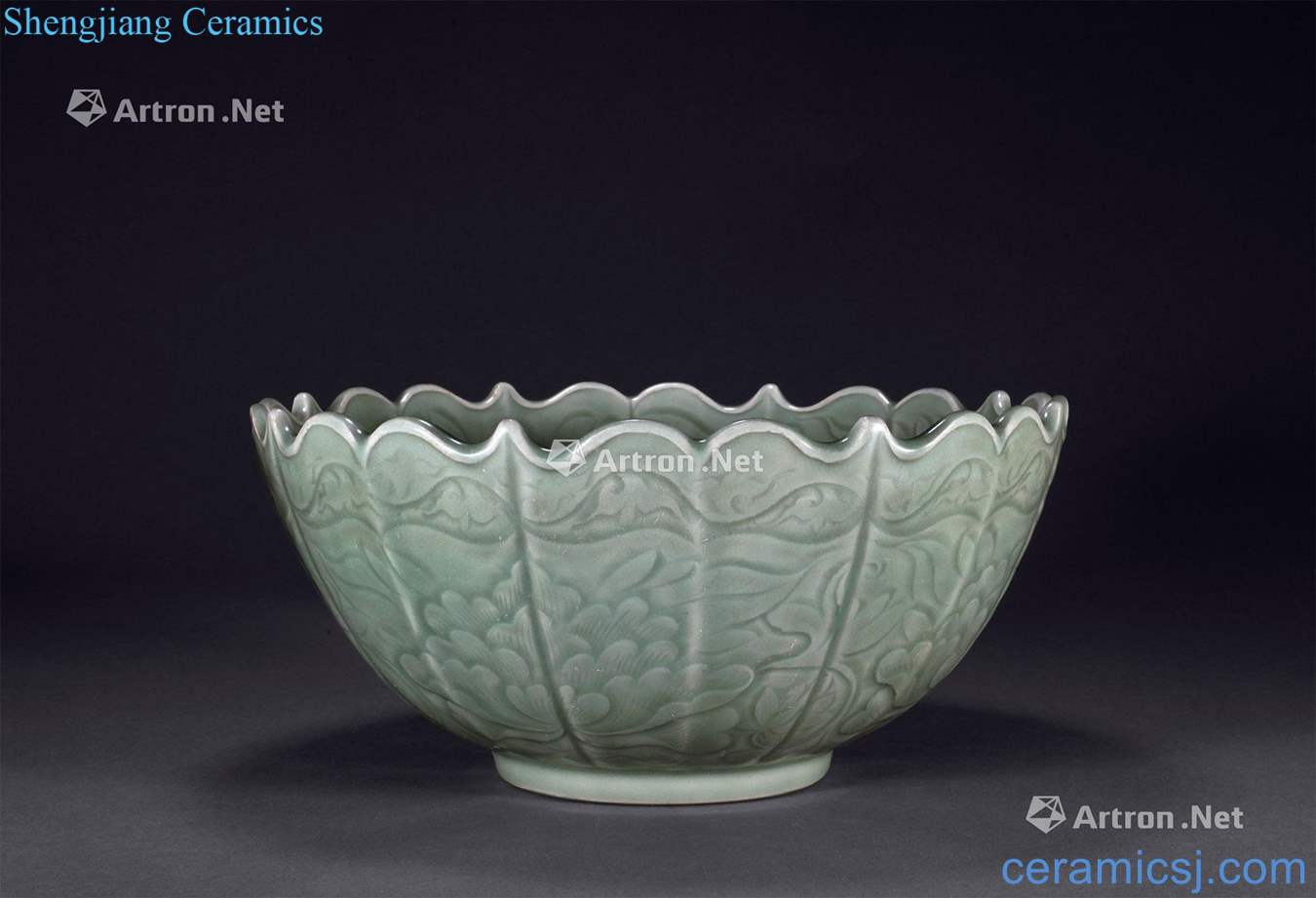 At the end of the yuan Ming Longquan celadon green glazed carved flowers around branches grain flower bowls
