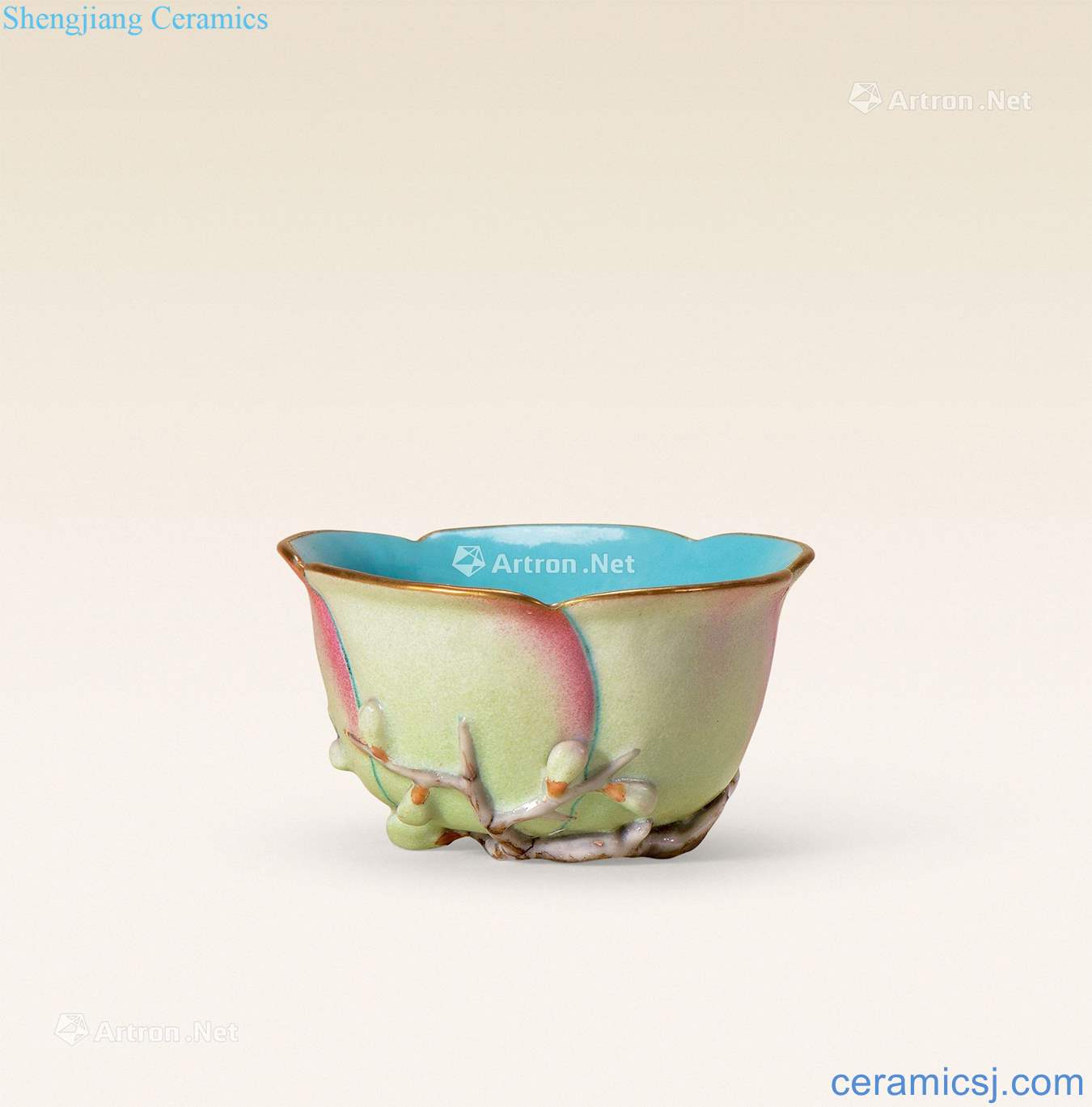 Qing qianlong pastel magnolia cup "qianlong year" model
