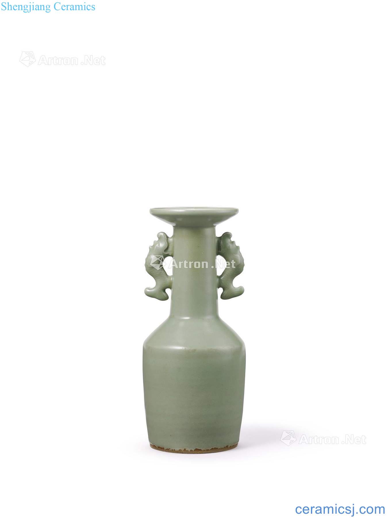 The song dynasty Longquan celadon glaze vase with a double Capricorn