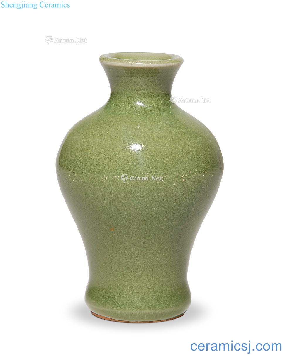 Ming Longquan celadon xiaomei bottle