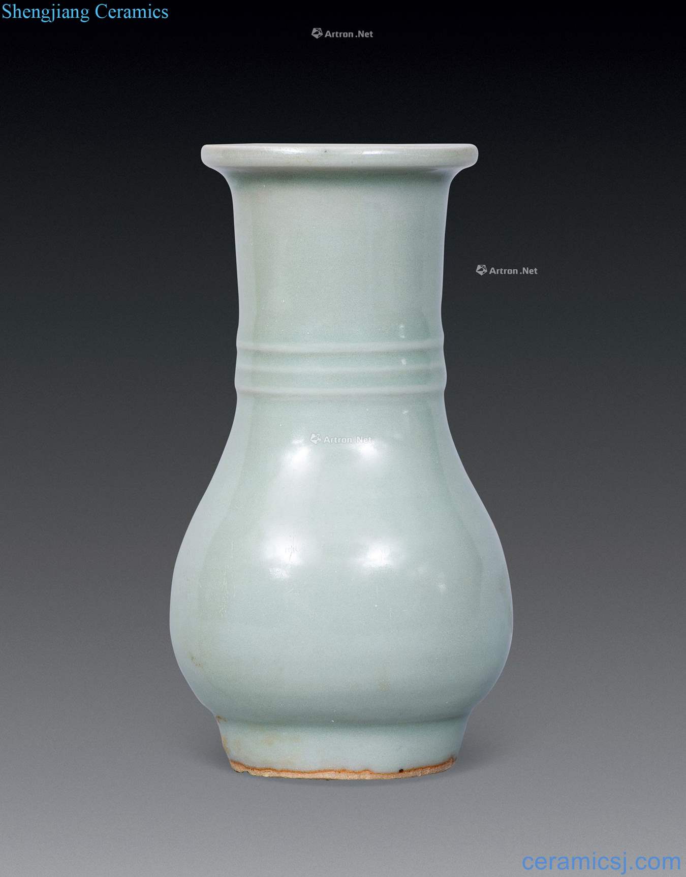 The song dynasty Longquan three lines straight mouth bottle