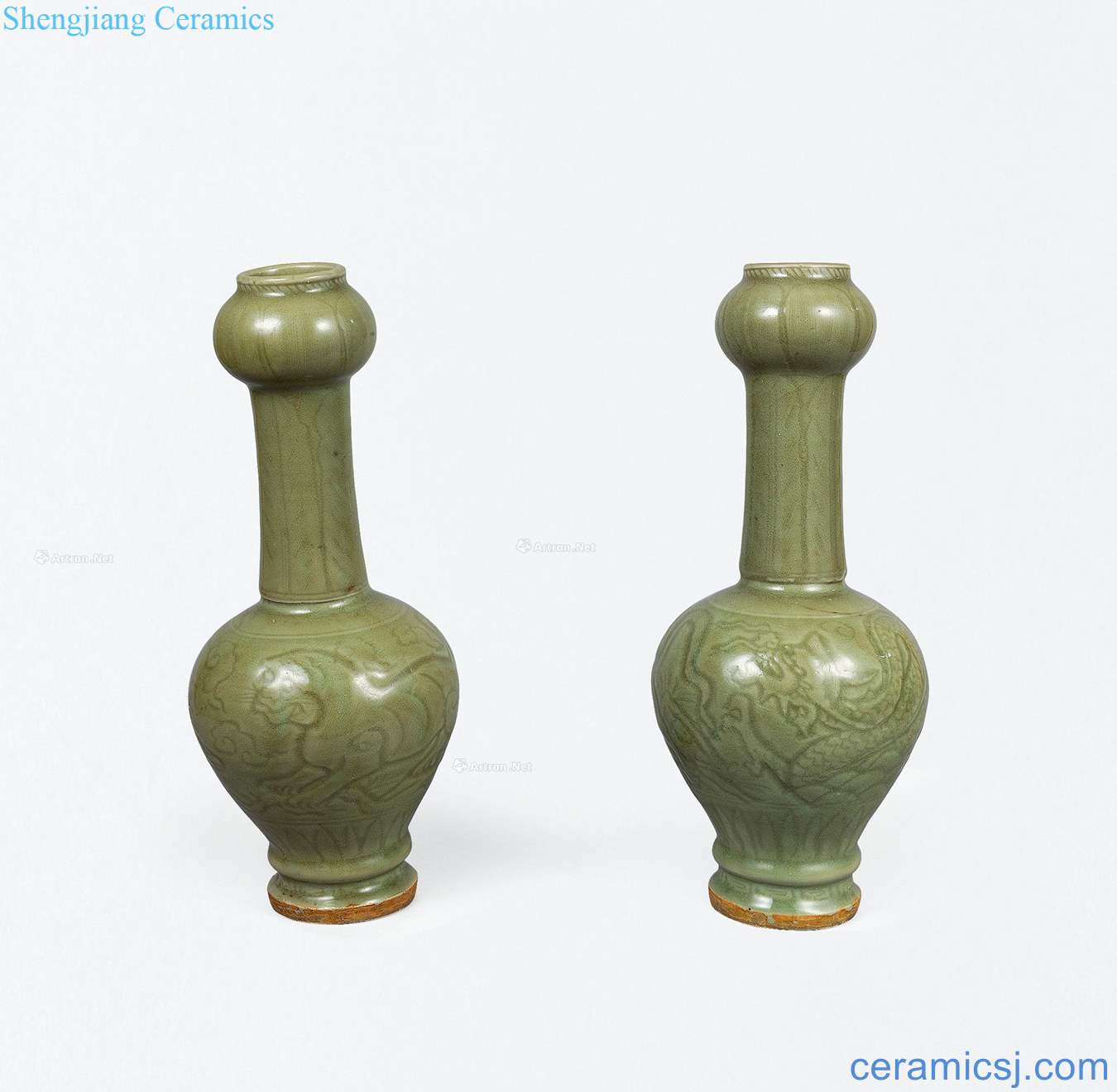 The yuan dynasty Longquan celadon green glaze dragon bottle (a)
