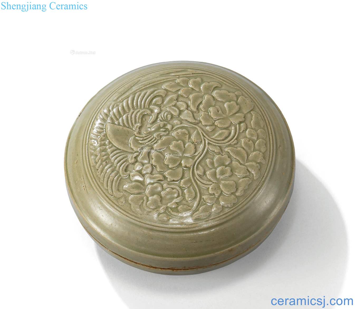 In the northern song dynasty kiln green glazed carved parrot peony grains box