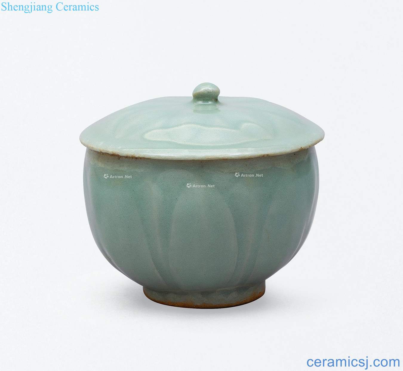 The southern song dynasty Longquan celadon glaze lotus petals cover cup