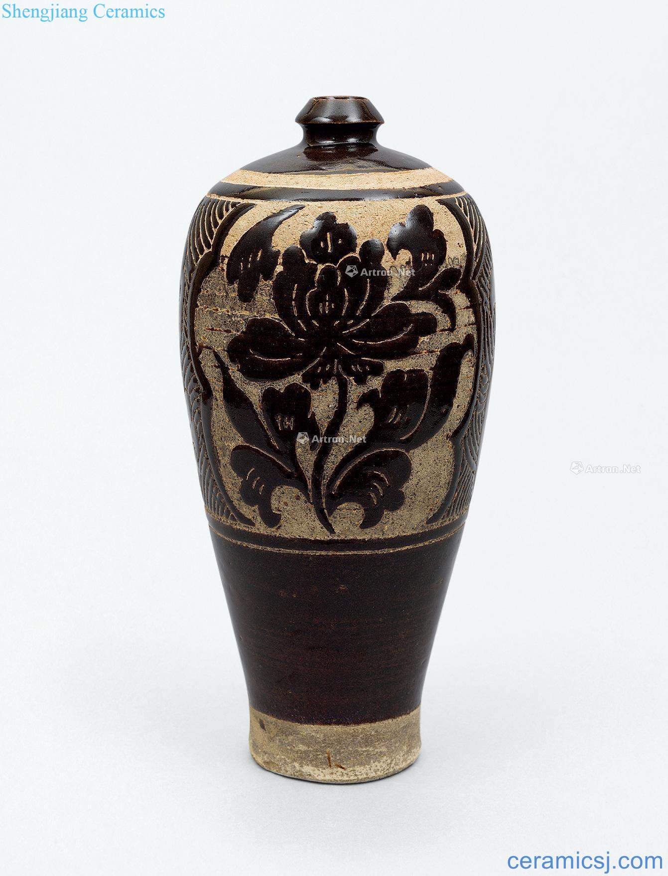 Gold/yuan Stuck between black glaze hand-cut plum bottle